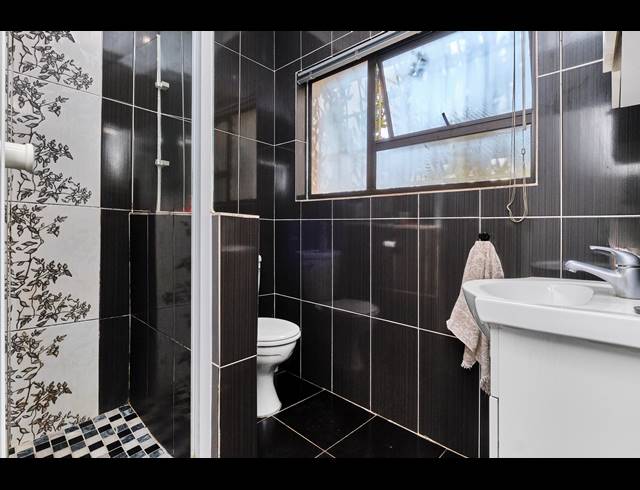 3 BEDROOM HOUSE TO LET IN LONEHILL